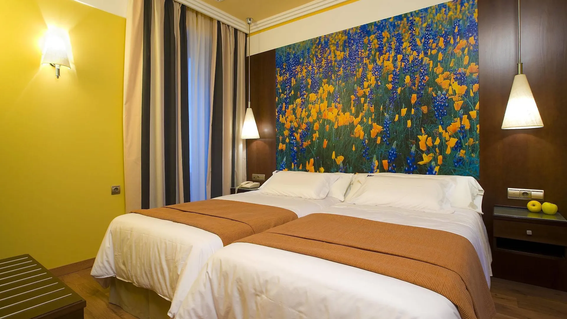 Suites Gran Via 44 Granada 4*,  İspanya