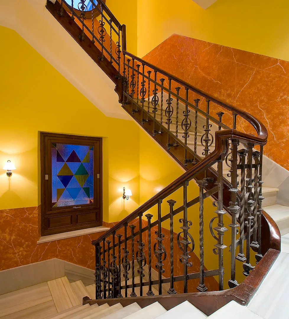 Suites Gran Via 44 Granada 4*,
